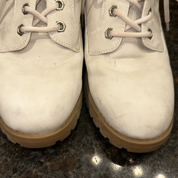 CLIFFS - Picture 2 of 7